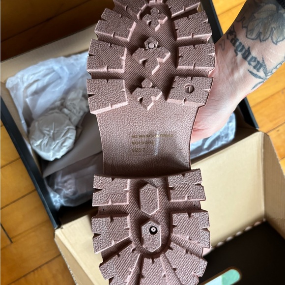 Pink boot - Picture 2 of 3